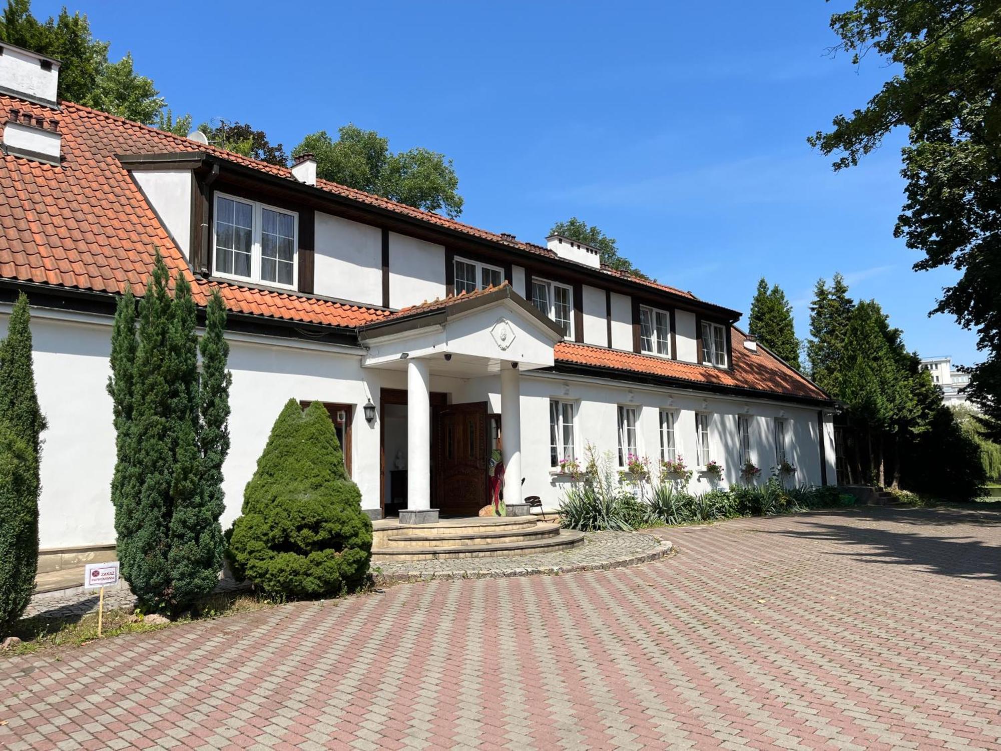 Dedek Park - Historyczny Dworek W Pieknym Parku Skaryszewskim Obok Stadionu Narodowego Warschau Buitenkant foto