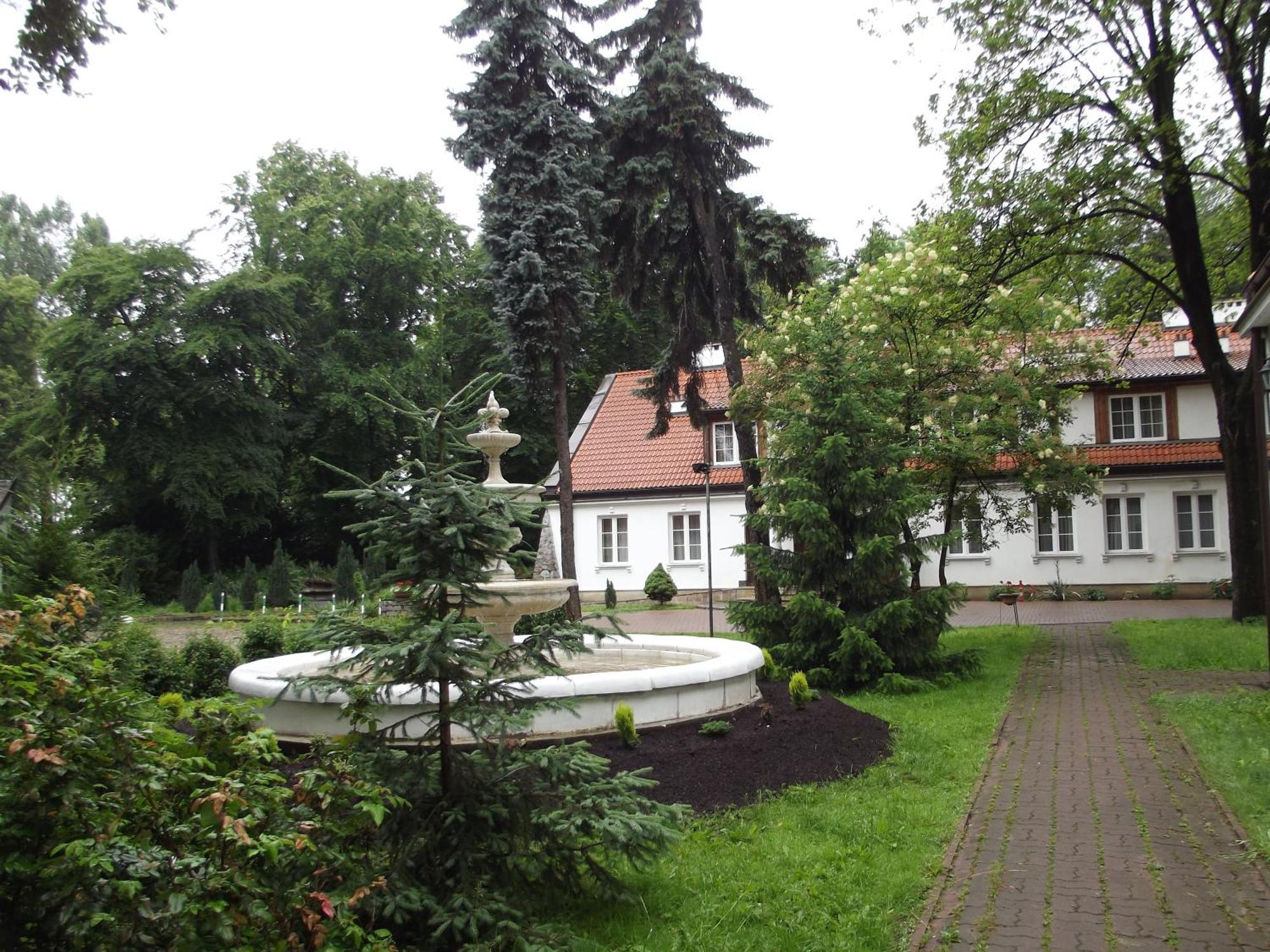 Dedek Park - Historyczny Dworek W Pieknym Parku Skaryszewskim Obok Stadionu Narodowego Warschau Buitenkant foto