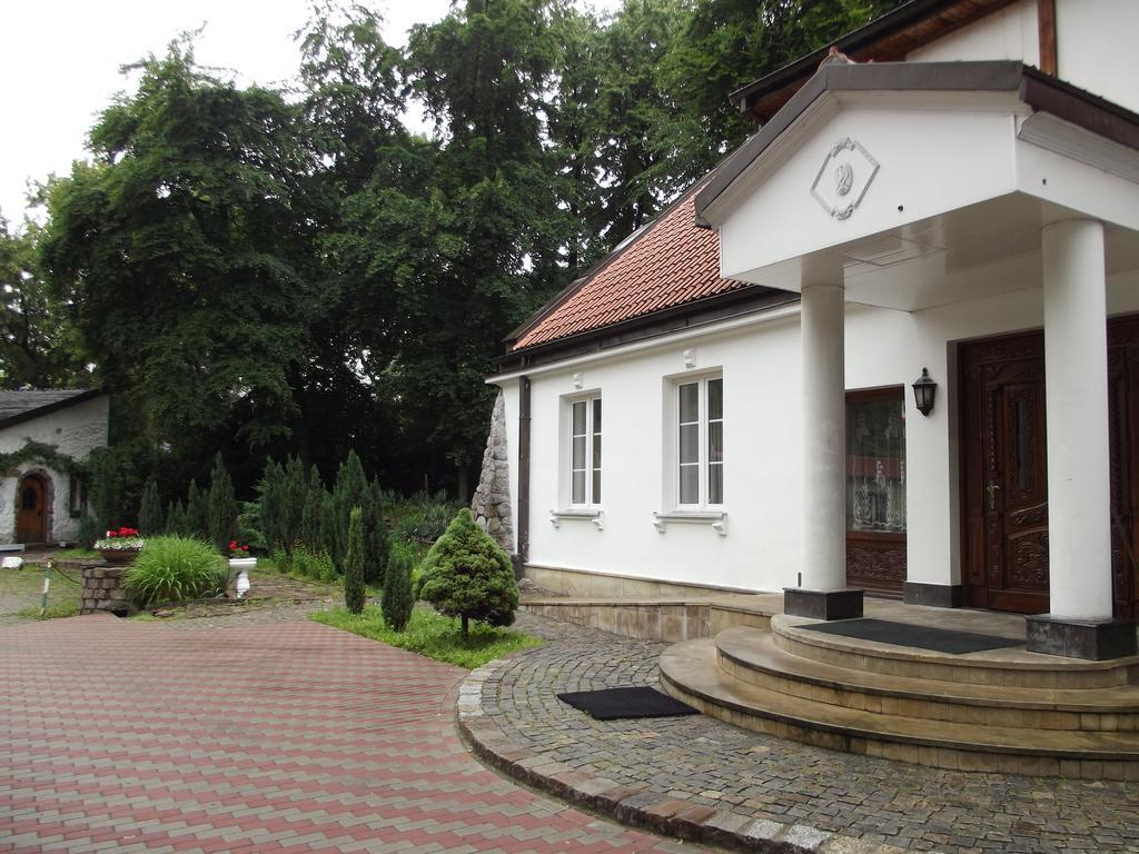 Dedek Park - Historyczny Dworek W Pieknym Parku Skaryszewskim Obok Stadionu Narodowego Warschau Buitenkant foto