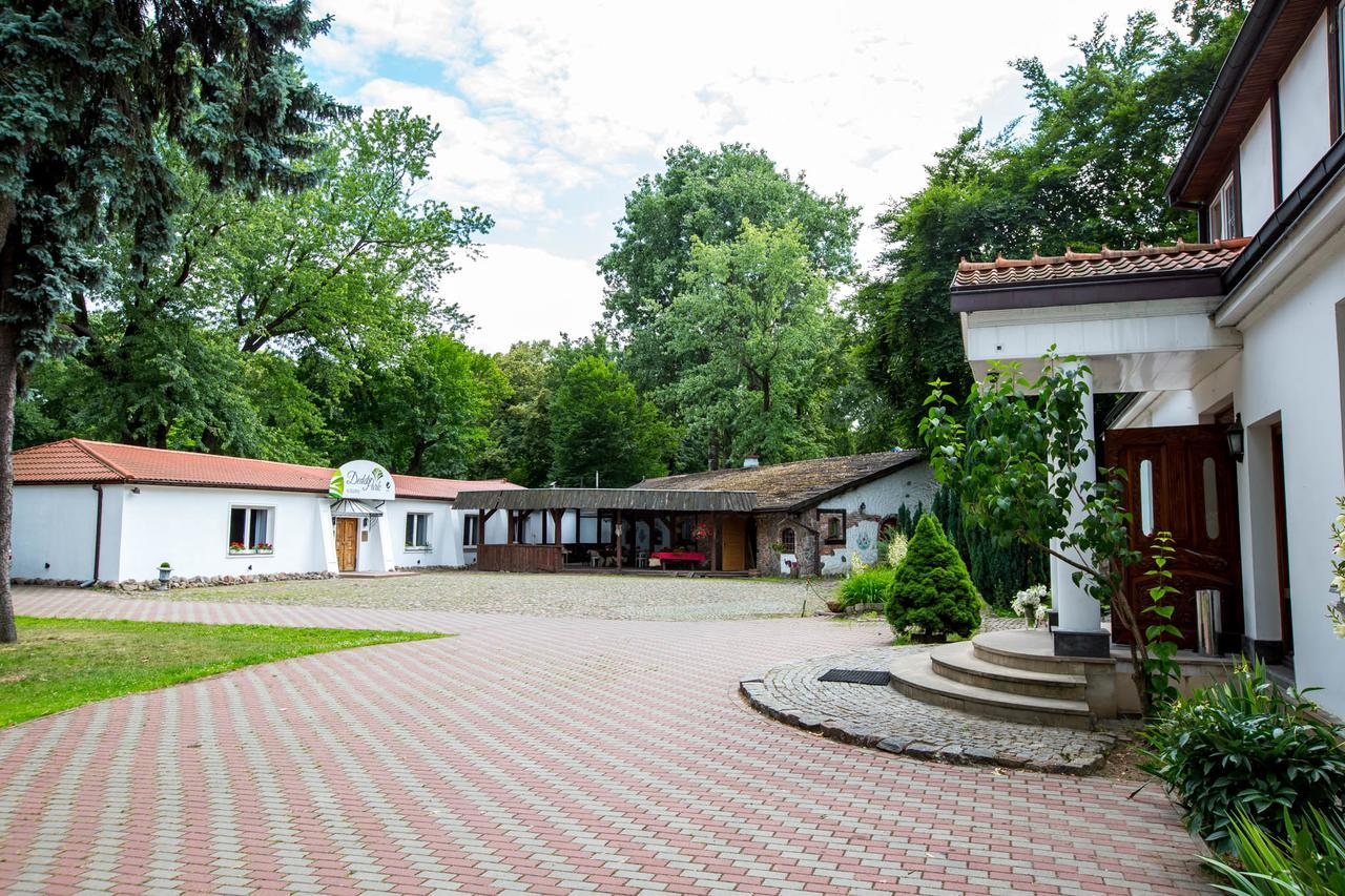 Dedek Park - Historyczny Dworek W Pieknym Parku Skaryszewskim Obok Stadionu Narodowego Warschau Buitenkant foto