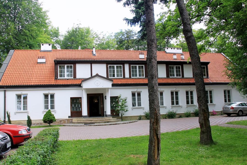 Dedek Park - Historyczny Dworek W Pieknym Parku Skaryszewskim Obok Stadionu Narodowego Warschau Buitenkant foto